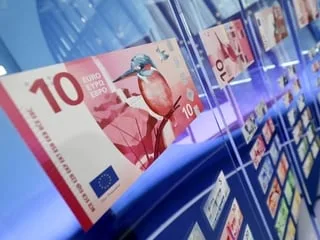 « 8 millions de personnes ont voté » : où en sont les nouveaux billets en euros ?