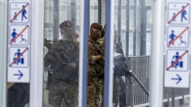 Bélgica mobiliza militares e polícias em resposta a tiroteios em Bruxelas