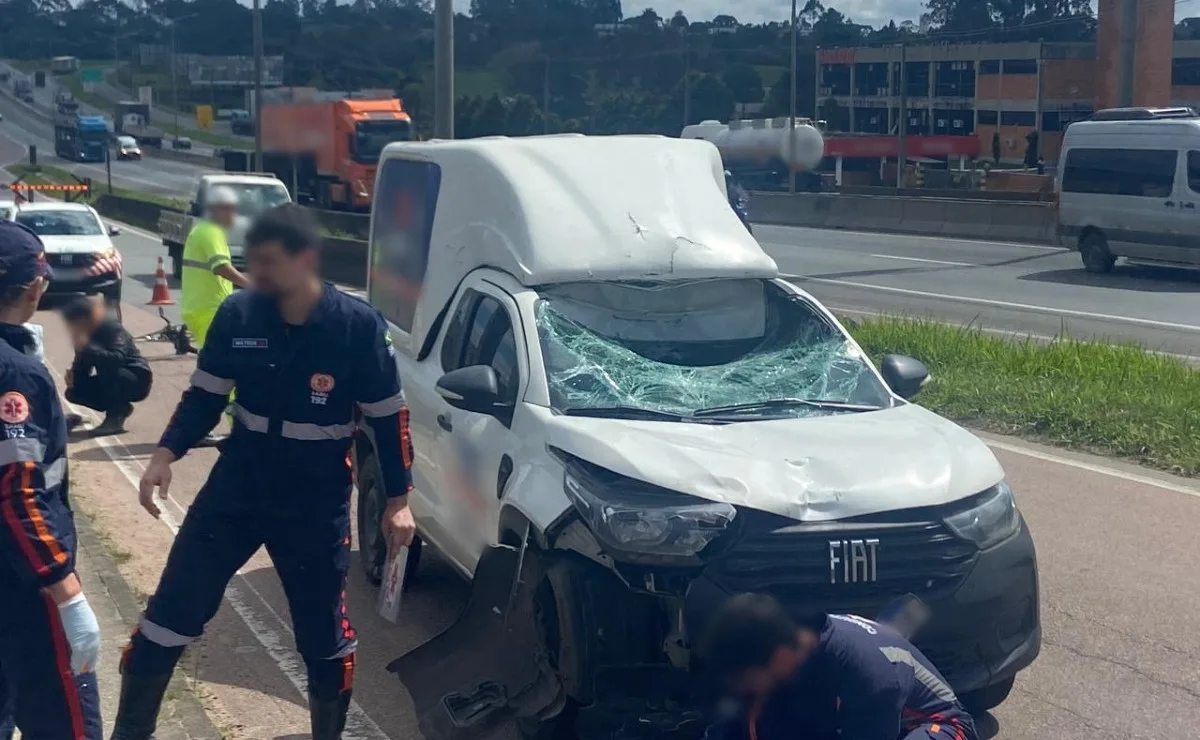 Ciclista morre após grave acidente com furgão na marginal da BR-376, em São José dos Pinhais