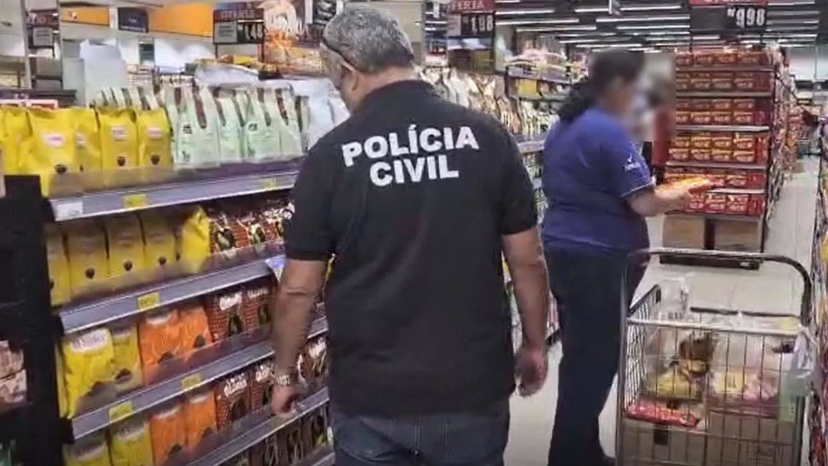 Mais de 8,5 toneladas de café com irregularidades no peso e umidade são apreendidas em supermercados no ES