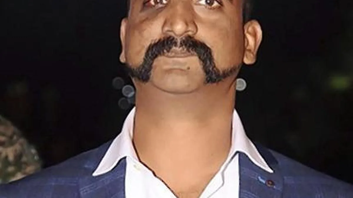 Leaders hail valour of Abhinandan