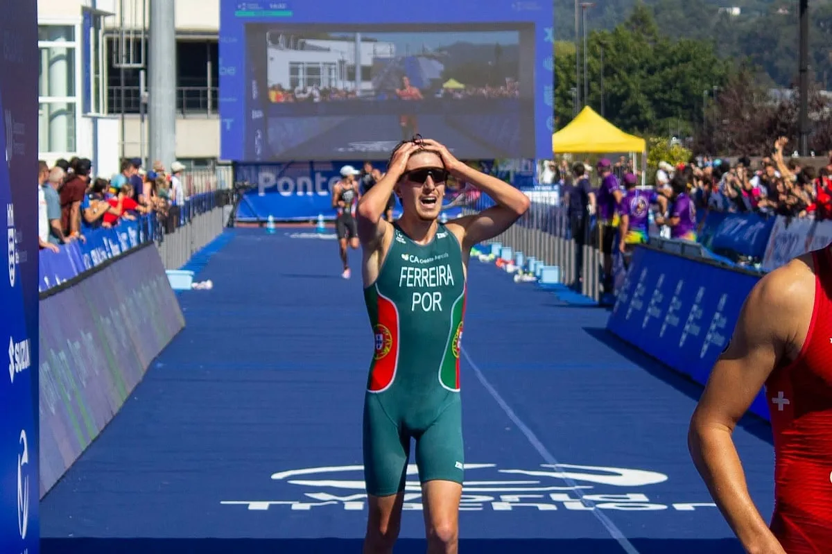 Dinis Ferreira é vice-campeão do Mundo junior de triatlo