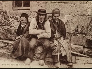 « On ne les voyait pas comme des bouches à nourrir inutiles » : quand les anciens avaient une place centrale en Bretagne