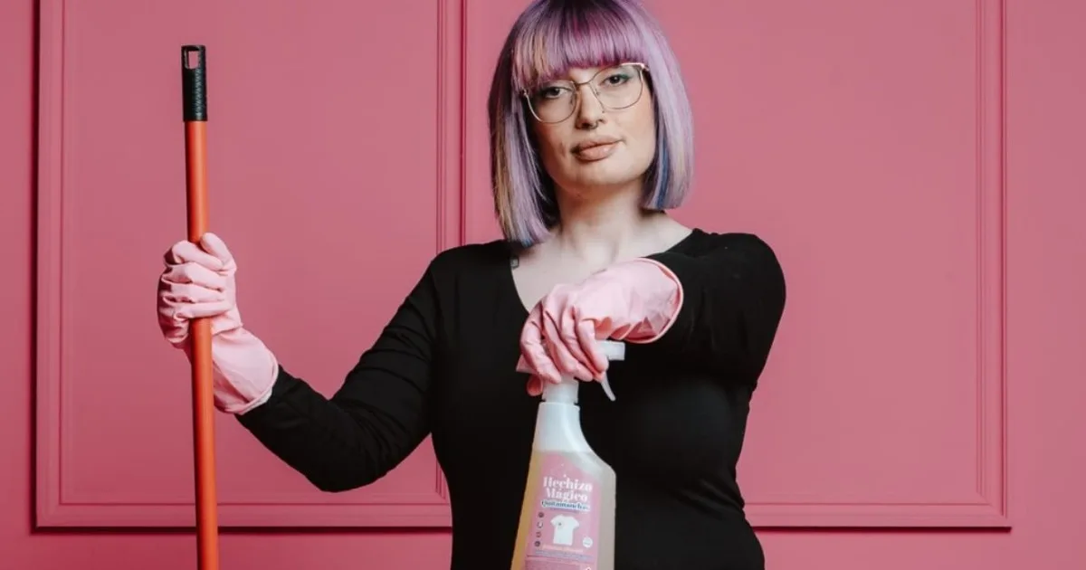 Cristina, limpiadora en España: "Piensan que me hacen un favor pagándome 10 euros la hora, pero estudié una carrera”