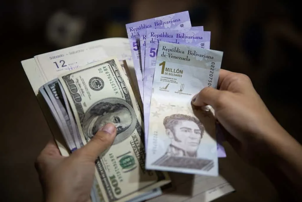 Prevén una baja en el ritmo de devaluación del bolívar por giro en política cambiaria