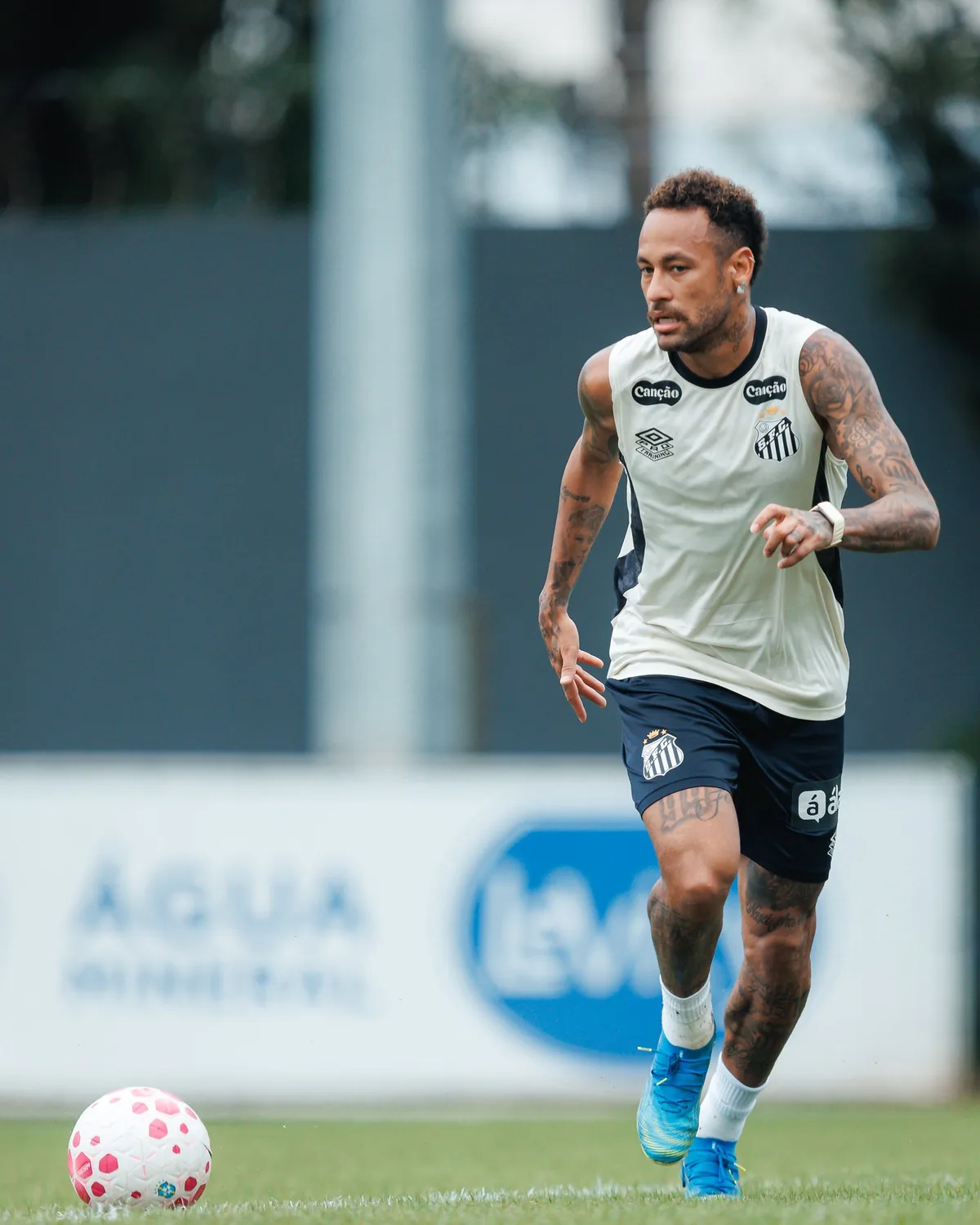 Escalação: Cuca monta Santos ofensivo para enfrentar o Fluminense