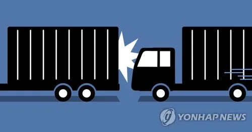 순천완주고속도로서 화물차가 트레일러 추돌…1명 심정지