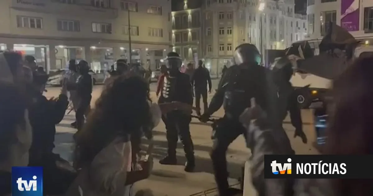 PSP justifica intervenção no Porto. Advogado dos manifestantes acusa polícia de atuação "perfeitamente desproporcional"