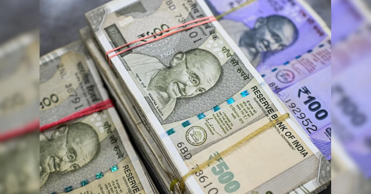 Rupee, bond bets retreat after RBI's dollar swap window ends early