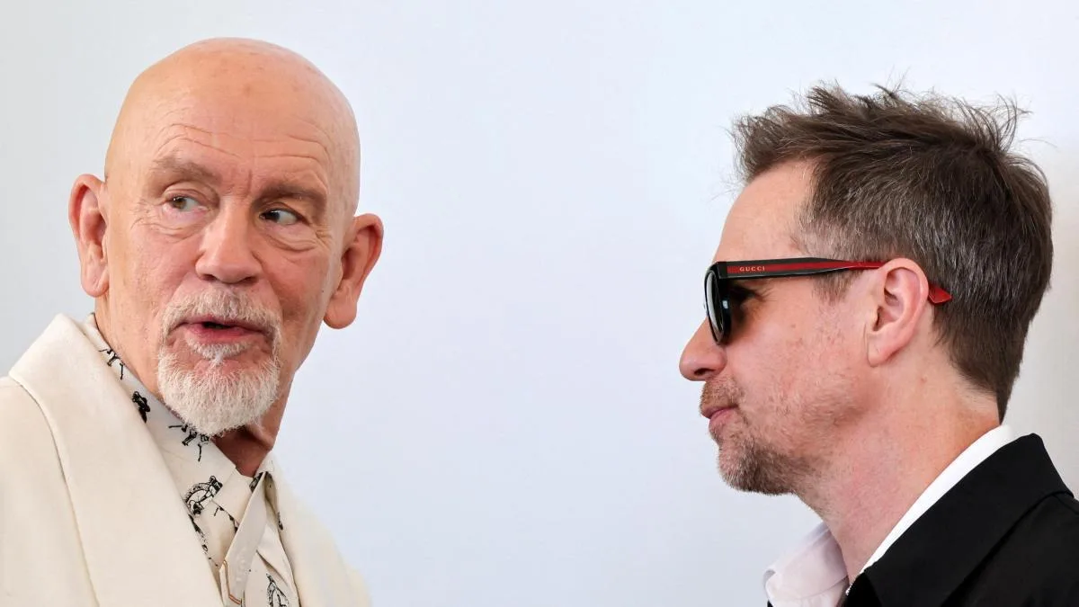 Malkovich eleva el nivel en Venecia con una sátira sobre la CIA que le podría suponer el Oscar