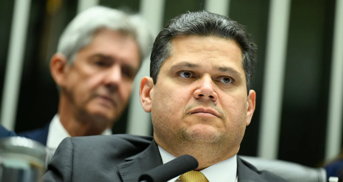 Alcolumbre manda avançar fim da 6×1, PEC da segurança e minerais críticos após encontrar Lula