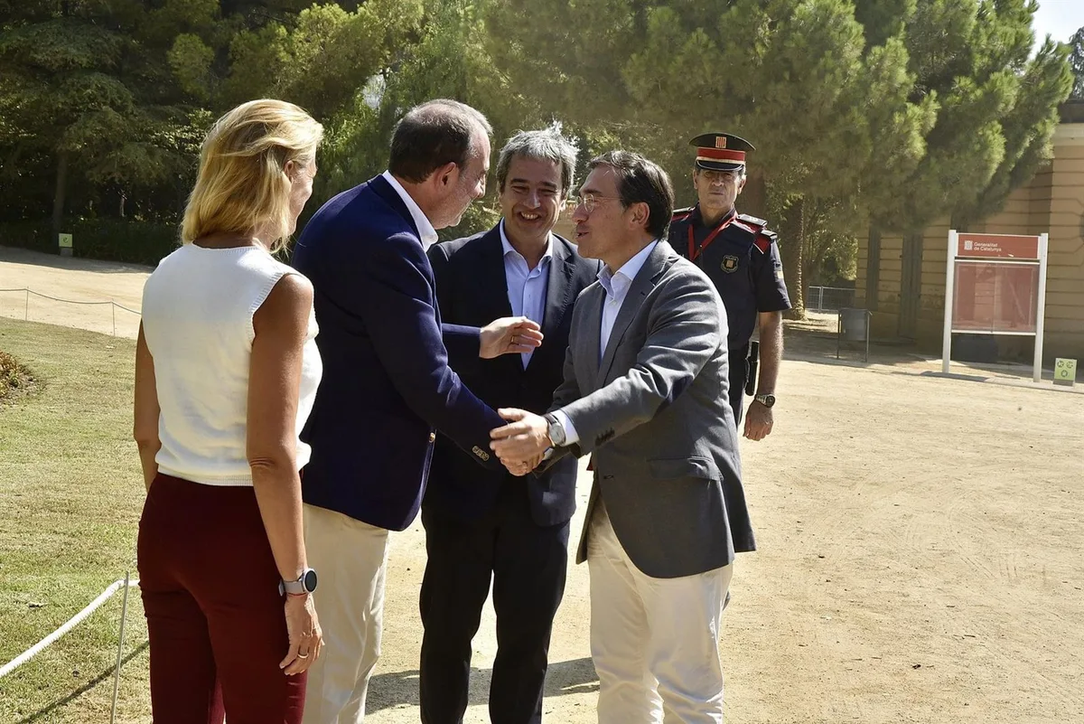 Albares y el consejero catalán de Justicia visitan las obras de las nuevas dependencias de Casa Asia en Barcelona
