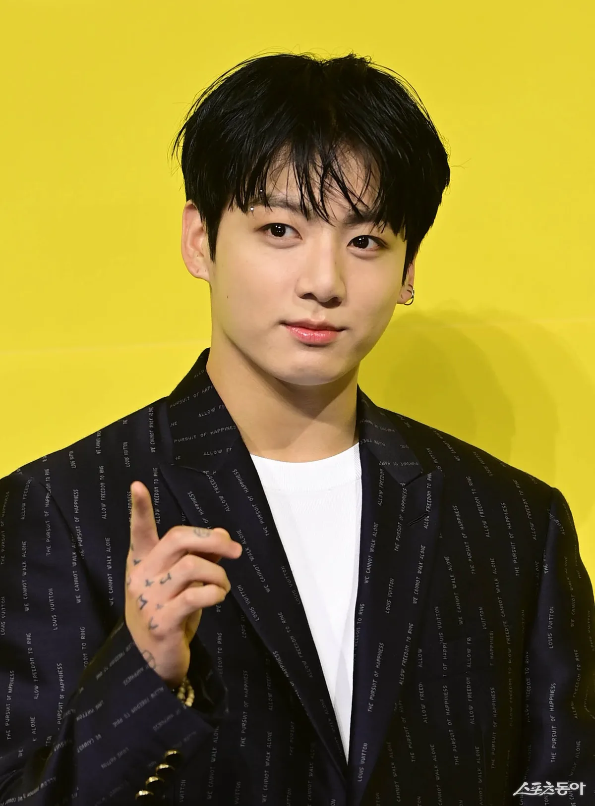 방탄소년단 정국, 군 복무 중 84억 주식 털릴 뻔…中 총책 징역 20년