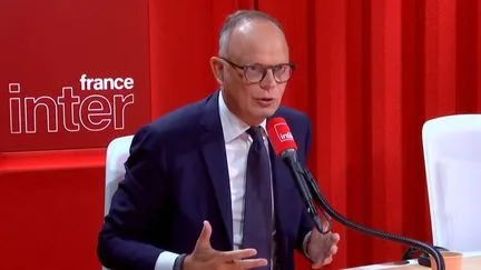 Sanctionner le port du voile : Edouard Philippe juge la proposition du RN "inconstitutionnelle et "scandaleuse"