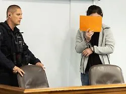 Streit um Drogen: 15-Jährigen erstochen: 23-Jähriger schweigt vor Gericht - vorerst