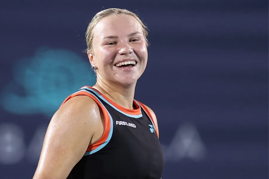 Shnaider e Cirstea lideram concorrido WTA de Hong Kong