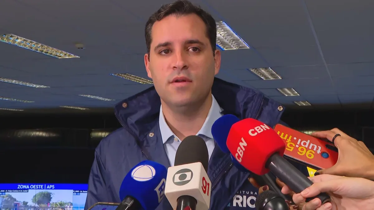 Prefeito do Rio pede que população evite se expor a riscos em dia com ventos de até 90 km/h; alerta deve ser disparado às 10h