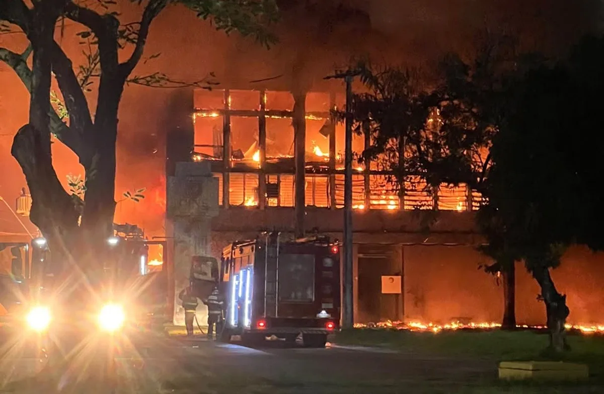 Incêndio na UFPE destruiu dados de 20 anos de pesquisa, dizem entidades científicas