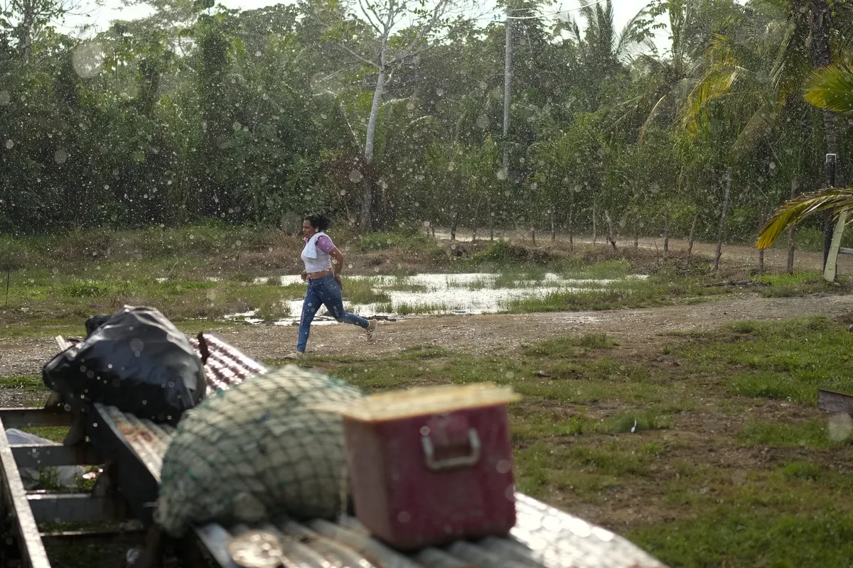 Extienden la alerta por lluvias y vientos en todo Panamá hasta el jueves en plena emergencia por terremoto