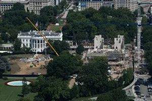 Trump acelera obra de salão na Casa Branca com equipe trabalhando 20 horas por dia