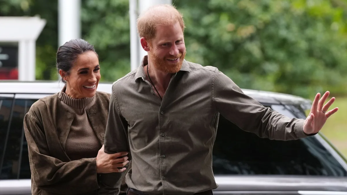 El nuevo vídeo de los príncipes Archie (7 años) y Lilibet (5) que te va a enamorar: así van al colegio con su perro los hijos de Meghan y Harry