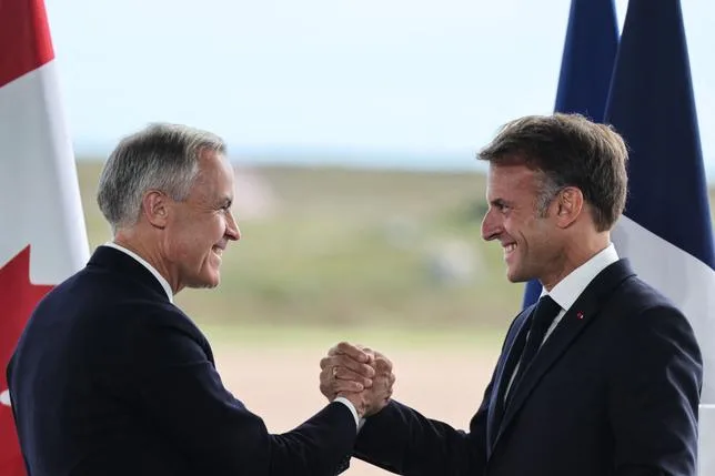 Rencontre Macron-Carney, élections en Russie, rencontre Trump-Zelensky et arc de triomphe de Trump : les informations de la nuit