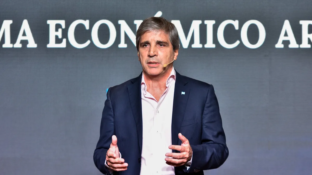 Licitación clave: por qué el Gobierno acortó los plazos de la deuda en pesos y pausó la emisión de bonos en dólares