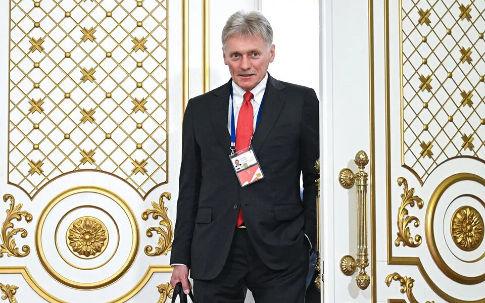 Líderes europeus têm “mobilizado o potencial militar da Europa contra a Rússia”, diz Dmitri Peskov