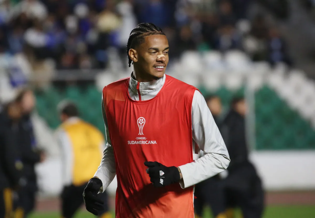 Newton tem edema na coxa esquerda e vira desfalque no São Paulo