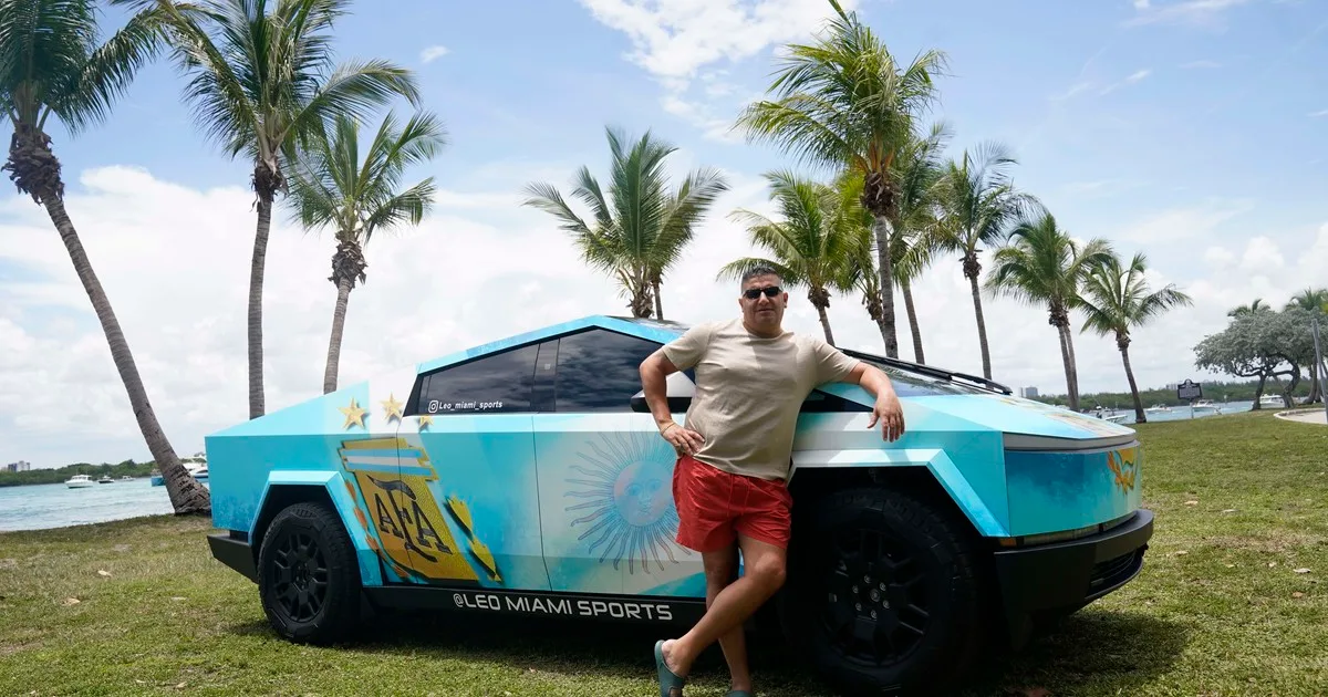 Del anuncio al escándalo: el embajador de Chiqui Tapia le canceló sobre la hora el show al pastor bizarro en el predio de AFA en Miami