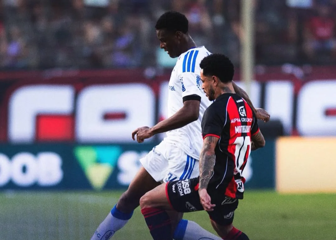 Arcanjo falha e Vitória perde para o Cruzeiro de virada no Barradão