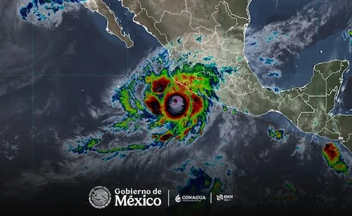Suspenden actividades no esenciales en cuatro estados por “Simón”; huracán mantiene categoría 4