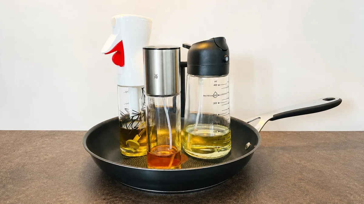 Besser dosieren: Ideal für Pfannen, Airfryer und Salate: Acht Ölsprüher im Test