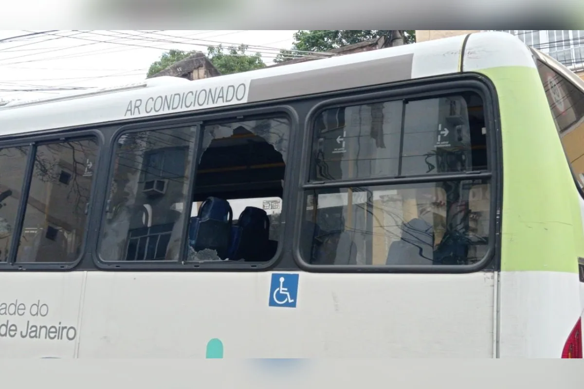 Fonoaudióloga baleada no pescoço em ônibus no Rio está em estado grave