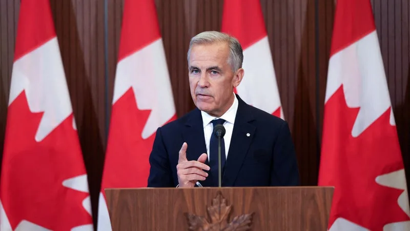 "C'est un défi sans précédent": face à la guerre commerciale que lui mène Trump, le Canada riposte avec des surtaxes de 15 à 50% sur des produits américains