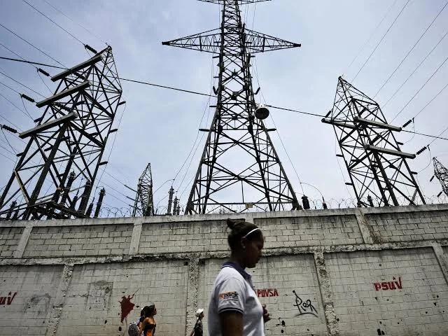 El sistema eléctrico venezolano está “al límite y desbordado”