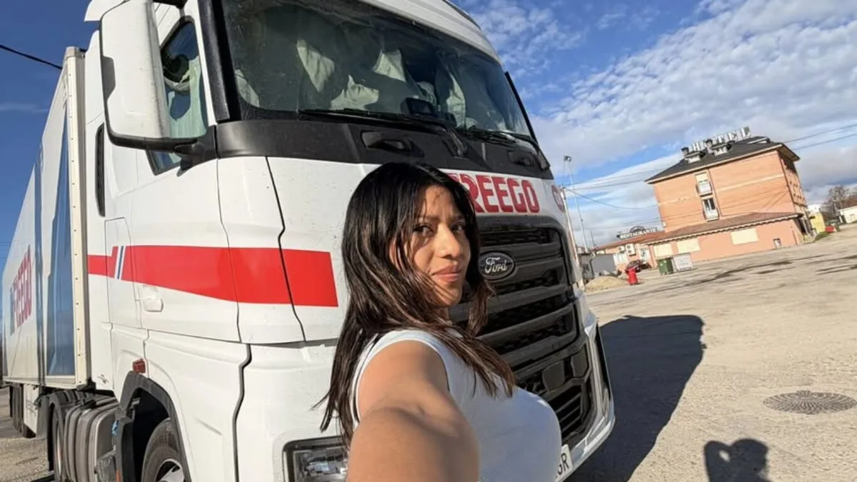 Rosa Ortíz, camionera que emigró de Sudamérica a España: “Al principio ganaba 1700 euros y ahora cobro 2300″