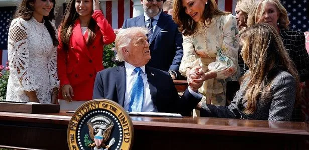 Deputada faz crítica, apaga e passa a elogiar acordo de petróleo de Trump
