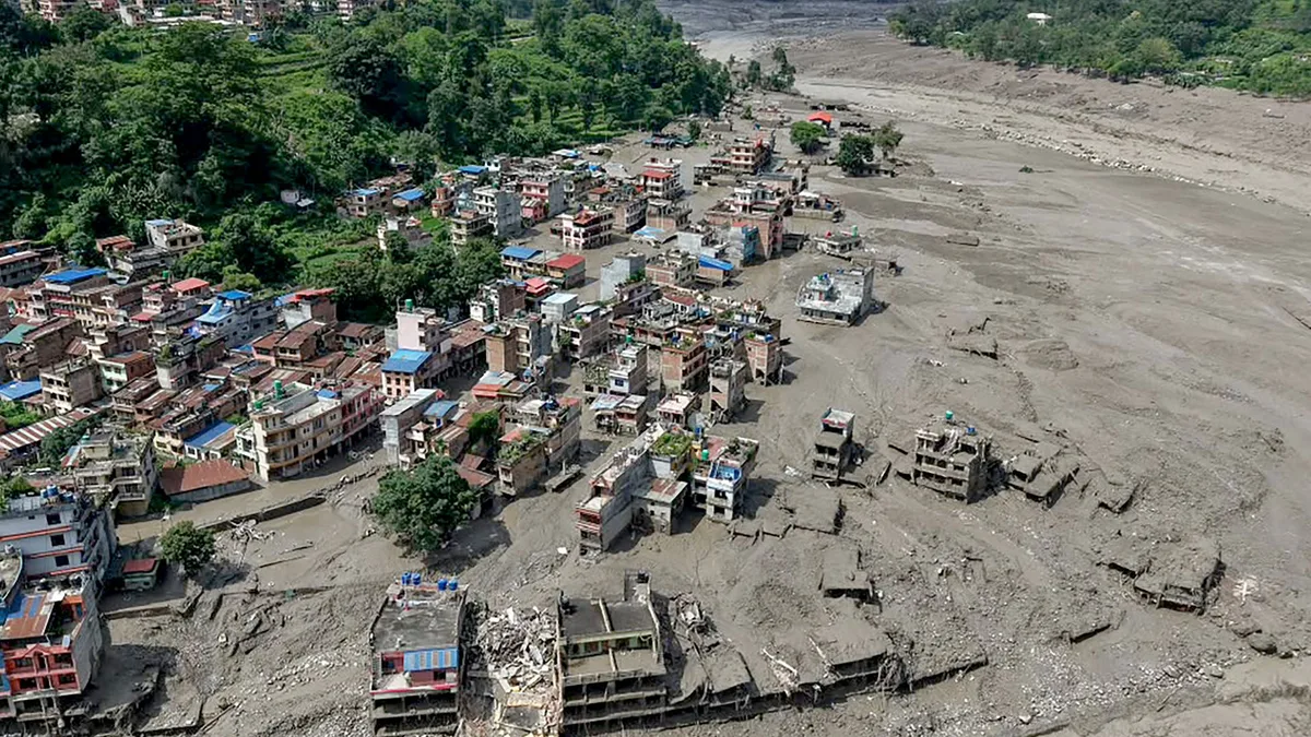 La riada en Nepal deja al menos 289 muertos y 1.300 desaparecidos, entre ellos cuatro españoles: el sentido mensaje de los reyes de Bután