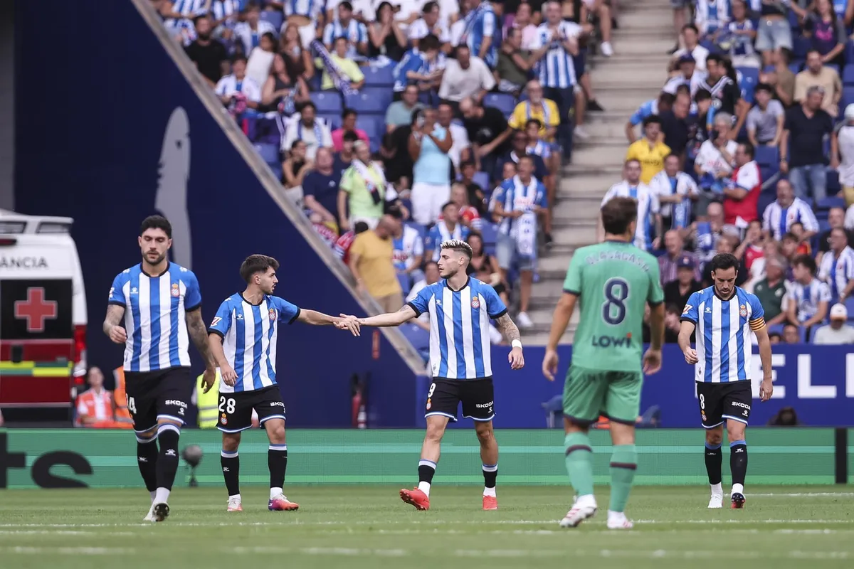 (Crónica) El Espanyol arrolla al Levante y el Racing convence contra el Villarreal