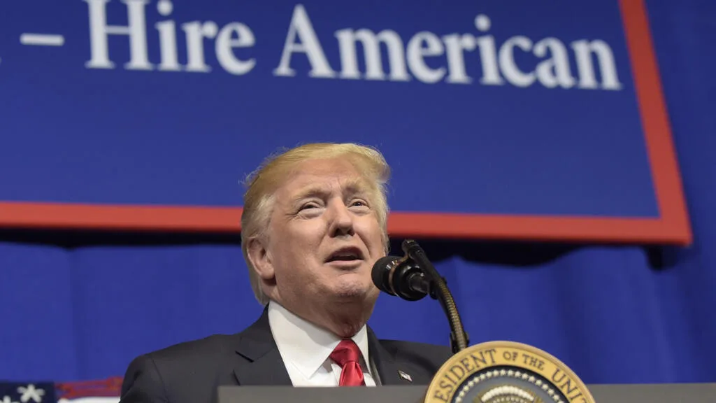 États-Unis : pourquoi Trump relance son idée de visas de travail à 100 000 dollars