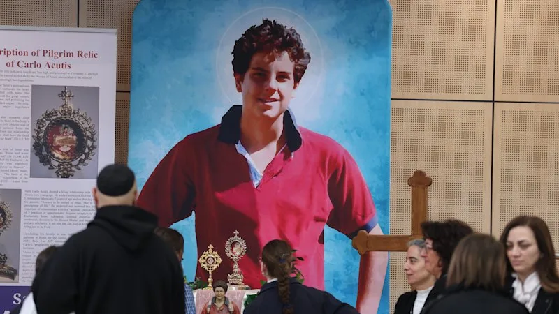 Highway to heaven: Melbourne teens gather to venerate relics of ‘influencer’ saint