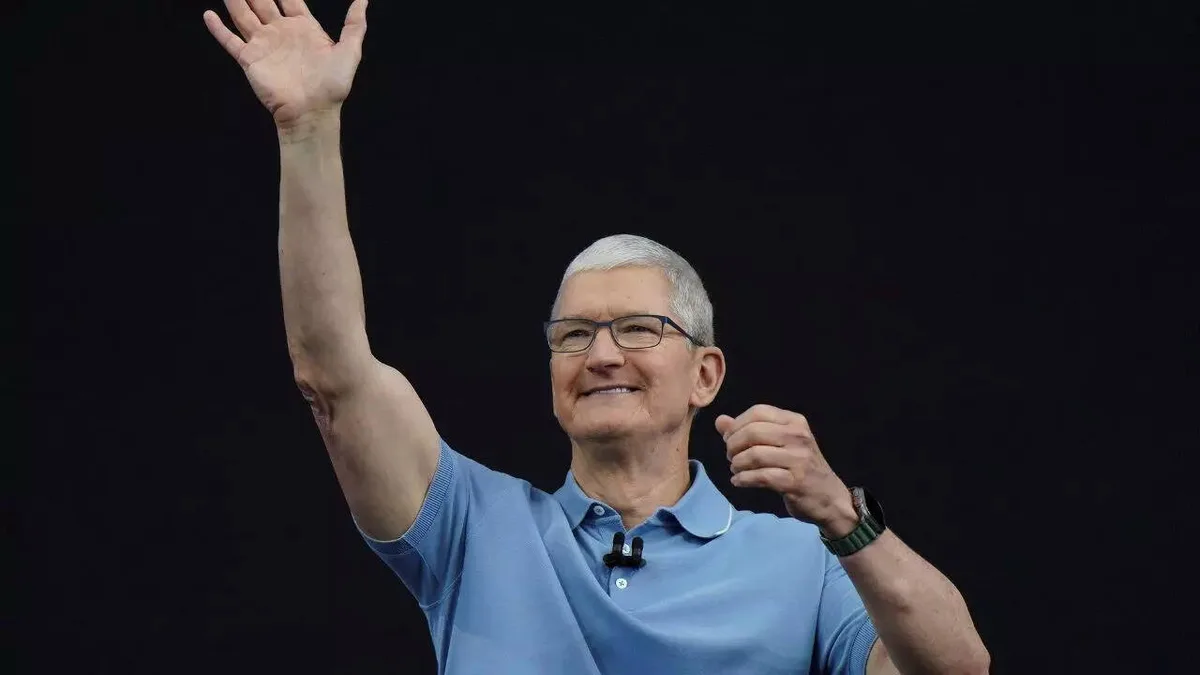 On his last day as Apple CEO, Tim Cook sends memo to employees