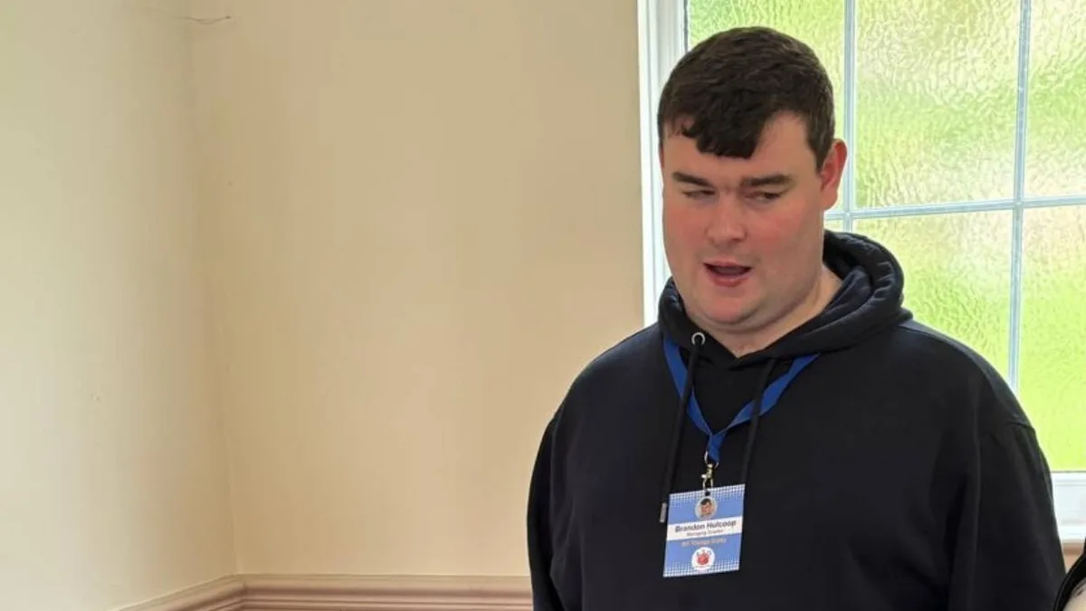 Blind UK man rejected from 1,000 jobs builds business, wins King’s Trust award