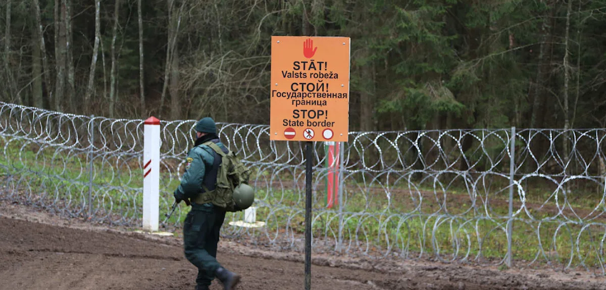 Maskierte Bewaffnete dringen in Lettland ein – Journalist spricht von neuen „grünen Männchen“