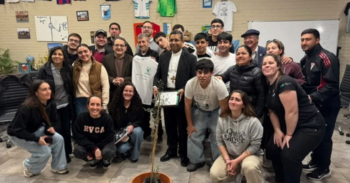 En la antesala de la visita de León XIV, uno de sus principales colaboradores se reunió con jóvenes en la villa de Retiro