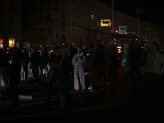 Guerre en Ukraine : au moins six morts après des frappes russes, 600 000 personnes privées d’électricité