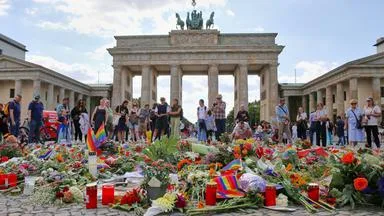 Nach CSD-Anschlag: Regierung legt Zehn-Punkte-Plan vor