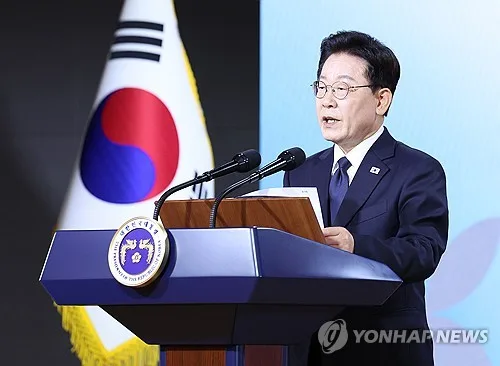 李대통령 "부마항쟁과 5·18, 헌법에 담아야"…개헌 논의 요청