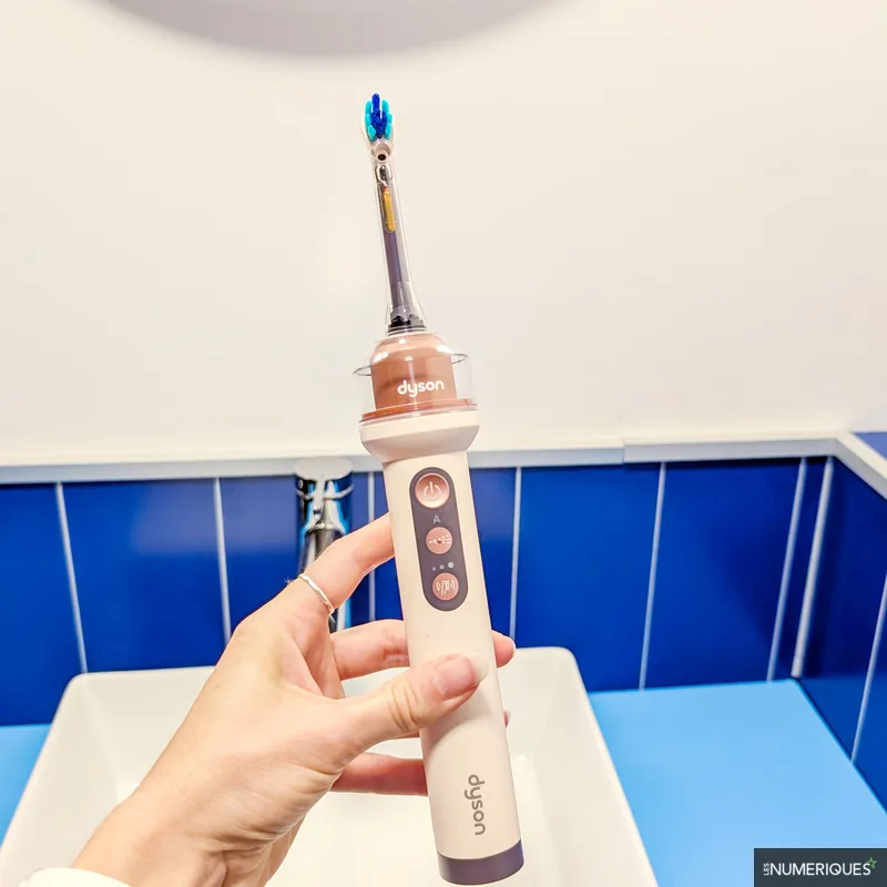 Actualité : Dyson CameraJet : à peine commercialisée, la brosse à dents de luxe déjà retirée de la vente ?